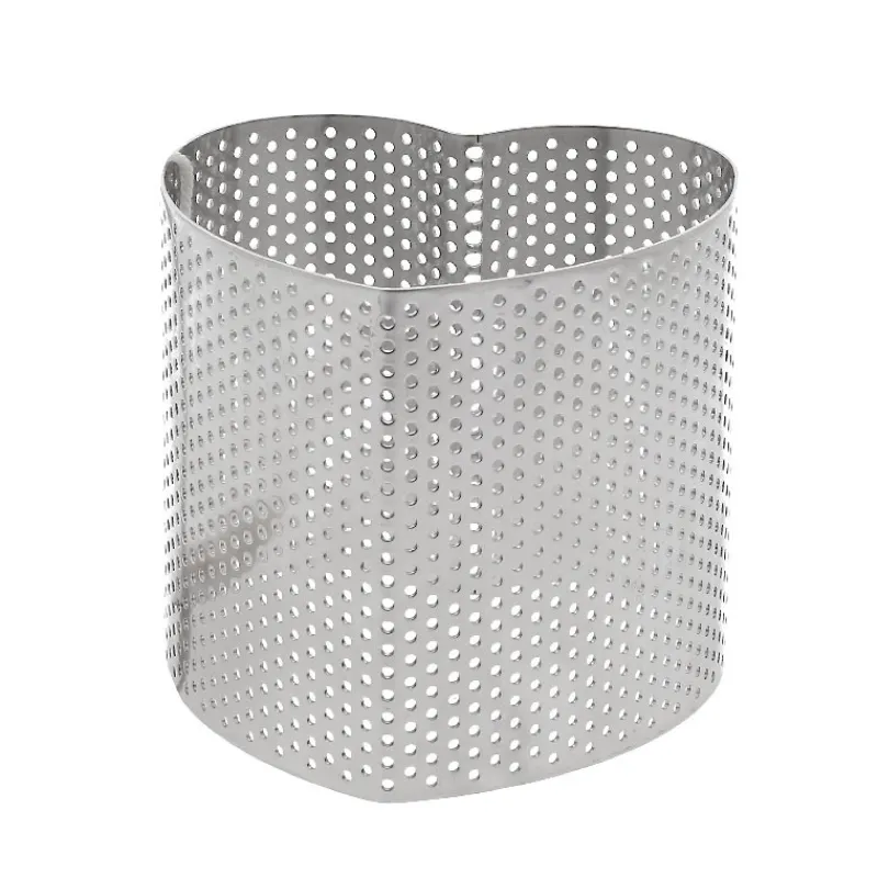 Hot Cerf Dellier Cercle perforé cœur en acier inoxydable cœur - 8 x 8 cm